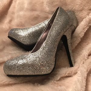 Never worn! Silver glitter “glo” heels sz. 6